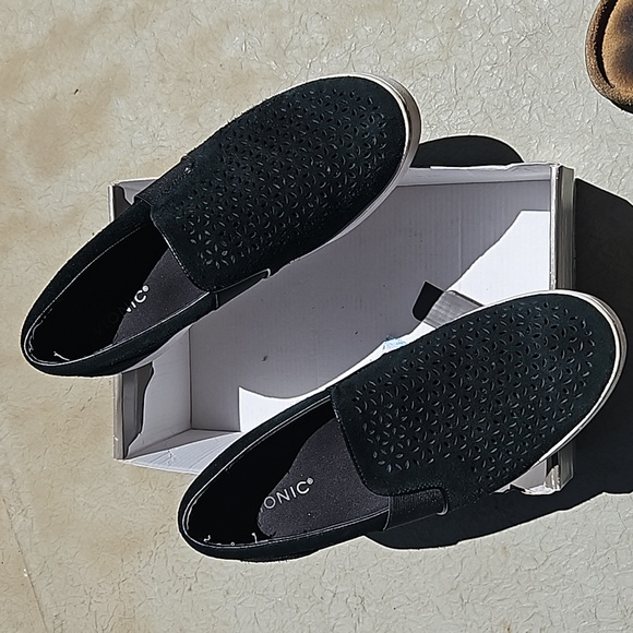 VIONIC shoes - Picture 2 of 4